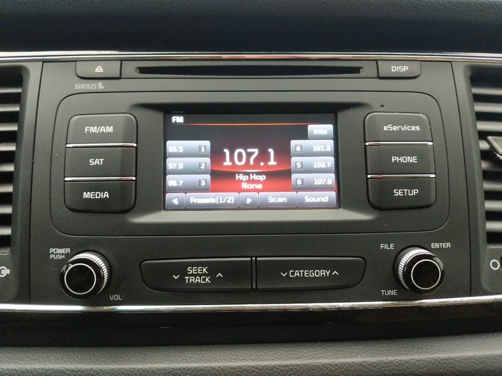 2016 Kia Sedona - Stereo Package