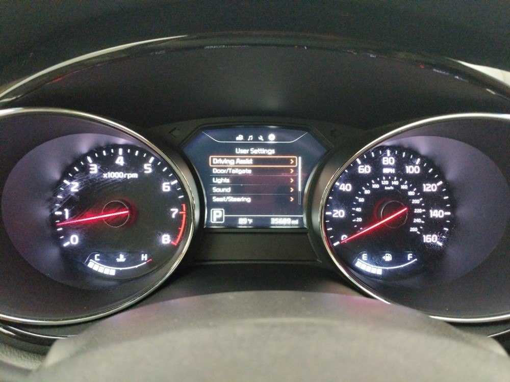 2016 Kia Sedona - Odometer Close Up