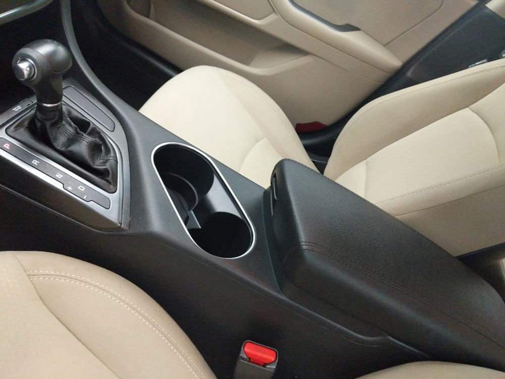 2015 Kia Optima - Center Console/Cup Holders