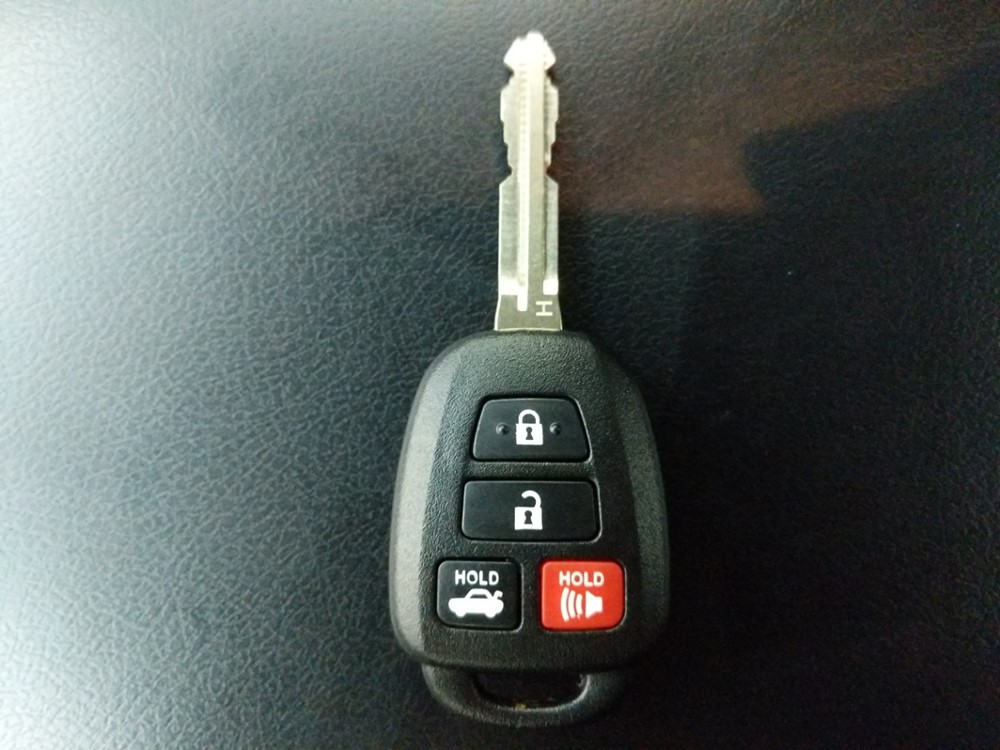 2017 Toyota Camry - Keys