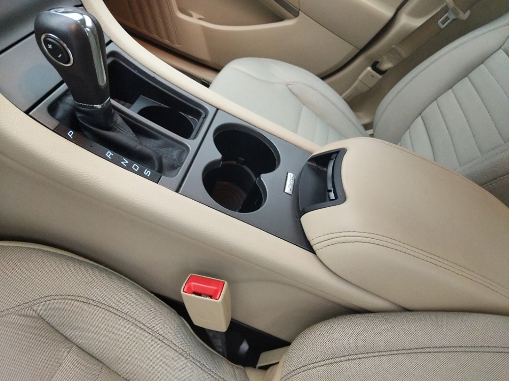 2016 Ford Taurus - Center Console/Cup Holders