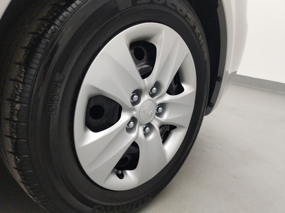 2016 Kia Forte - Wheel