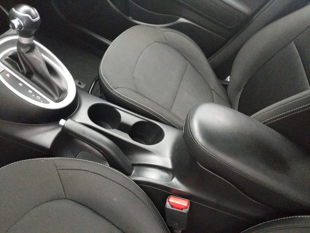 2016 Kia Soul - Center Console/Cup Holders