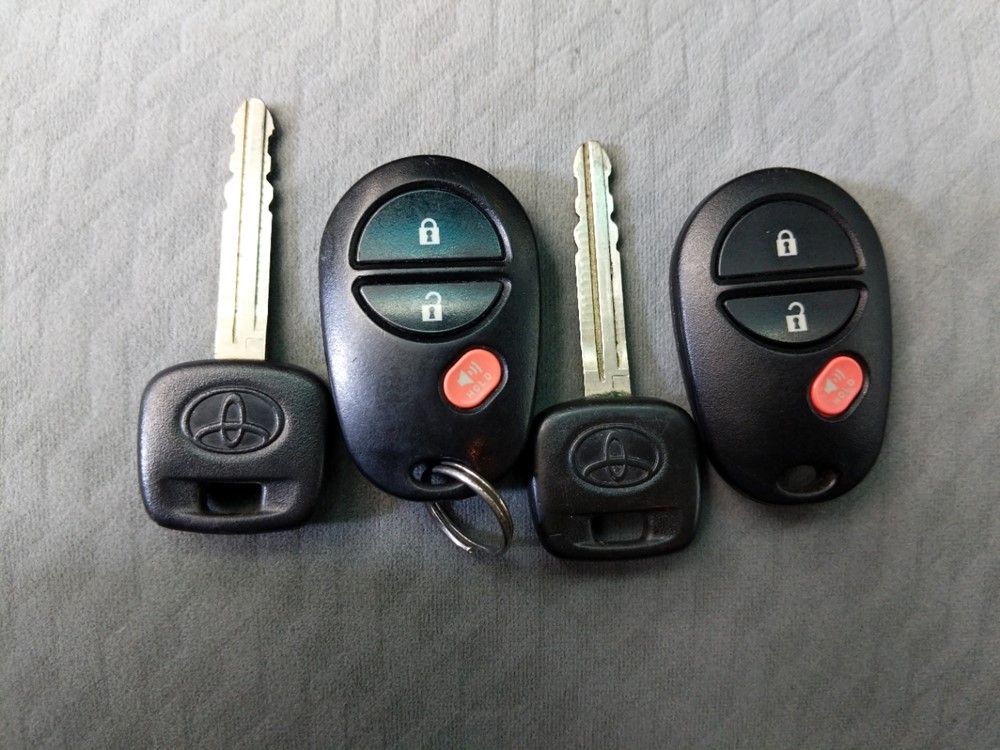2010 Toyota Tacoma - Keys