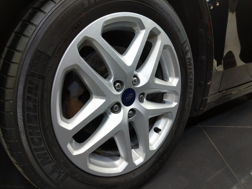 2016 Ford Fusion - Wheel
