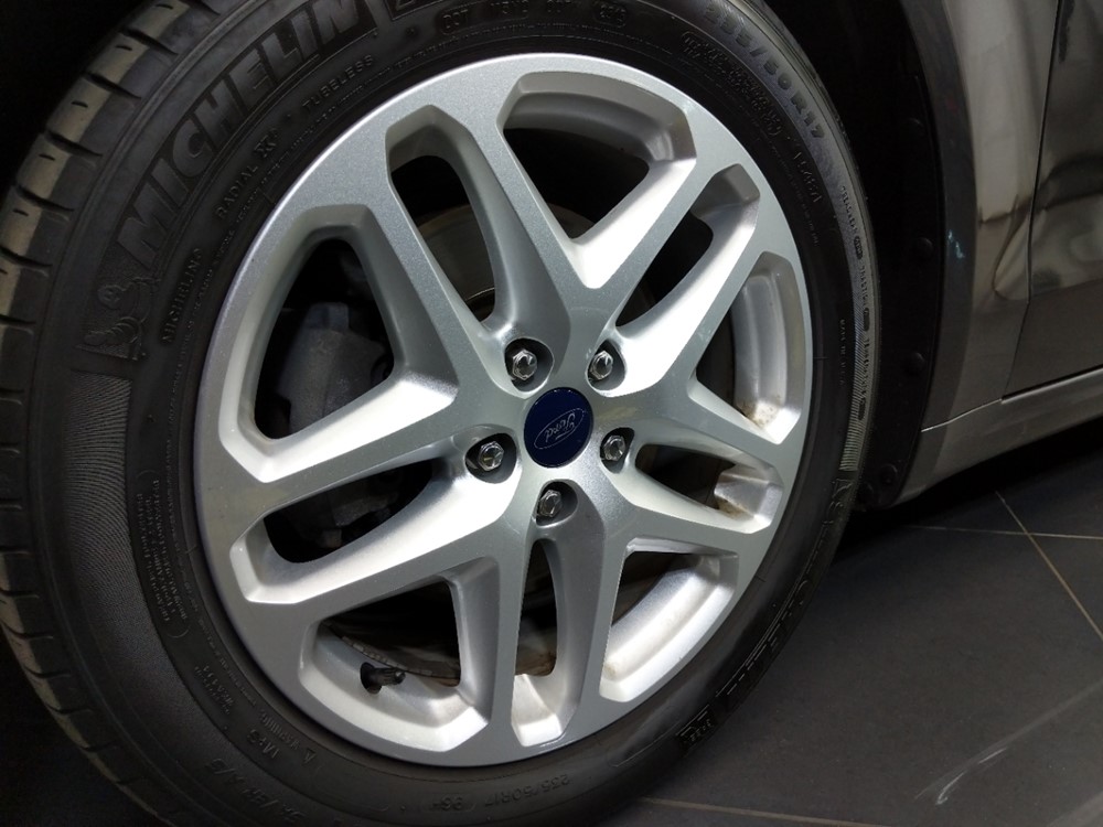 2016 Ford Fusion - Wheel