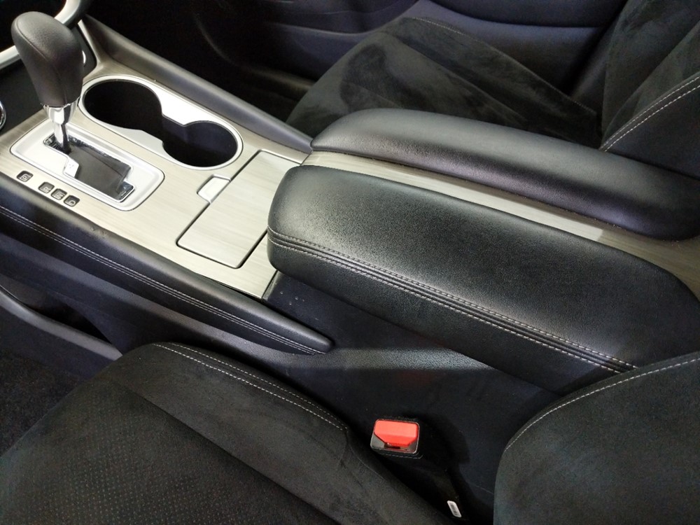 2017 Nissan Murano - Center Console/Cup Holders