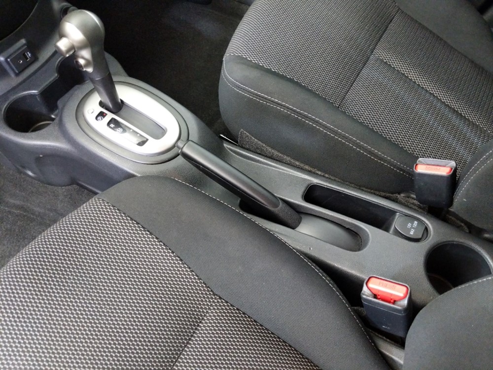2017 Nissan Versa - Center Console/Cup Holders