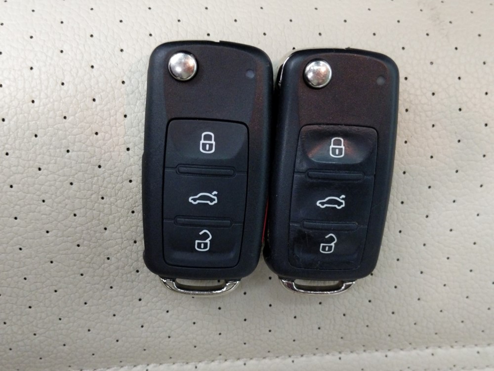 2016 Volkswagen Passat - Keys