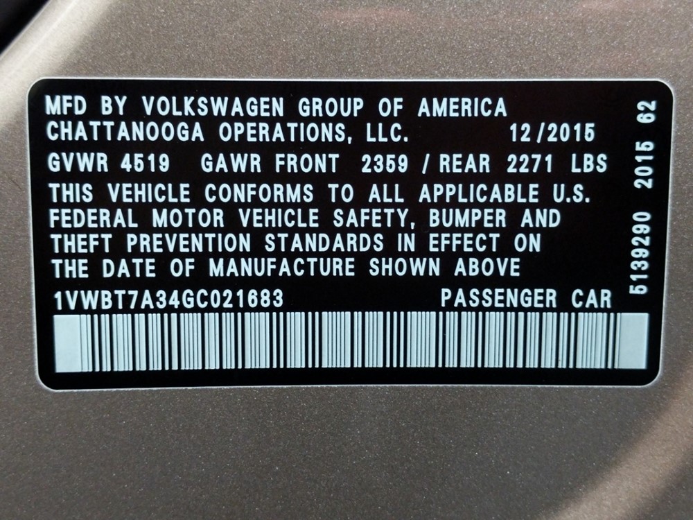2016 Volkswagen Passat - VIN Plate