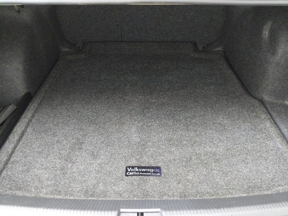 2016 Volkswagen Passat - Trunk