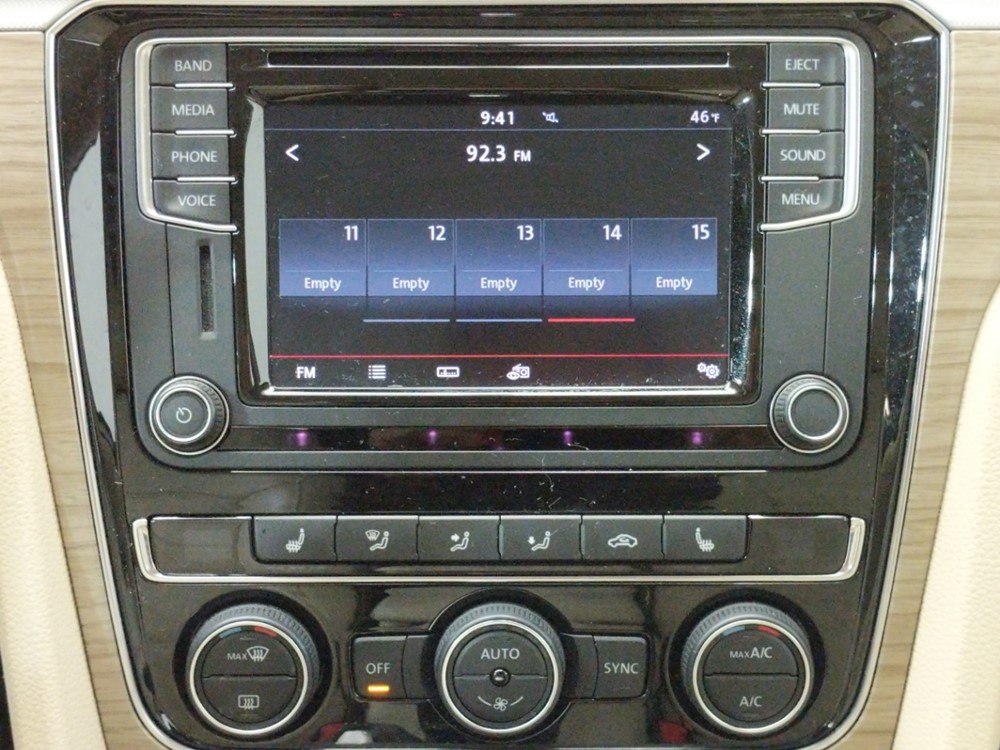 2016 Volkswagen Passat - Stereo Package