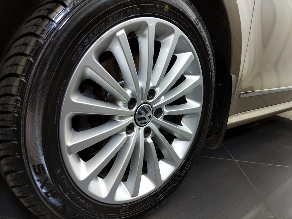 2016 Volkswagen Passat - Wheel
