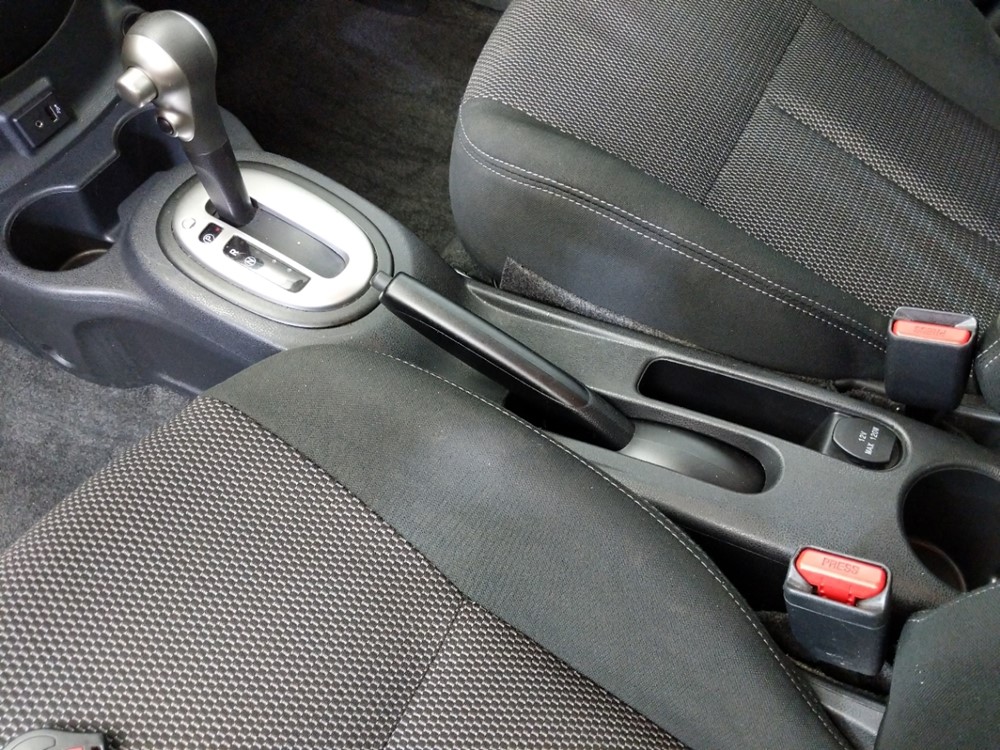 2017 Nissan Versa - Center Console/Cup Holders