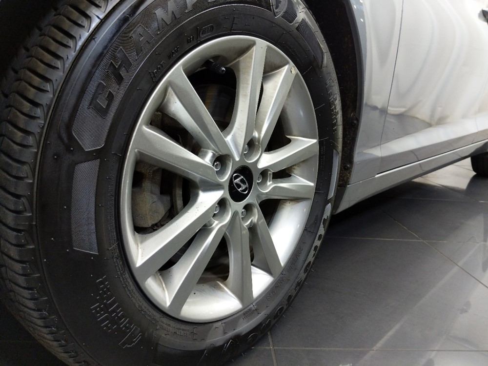 2017 Hyundai Sonata - Wheel