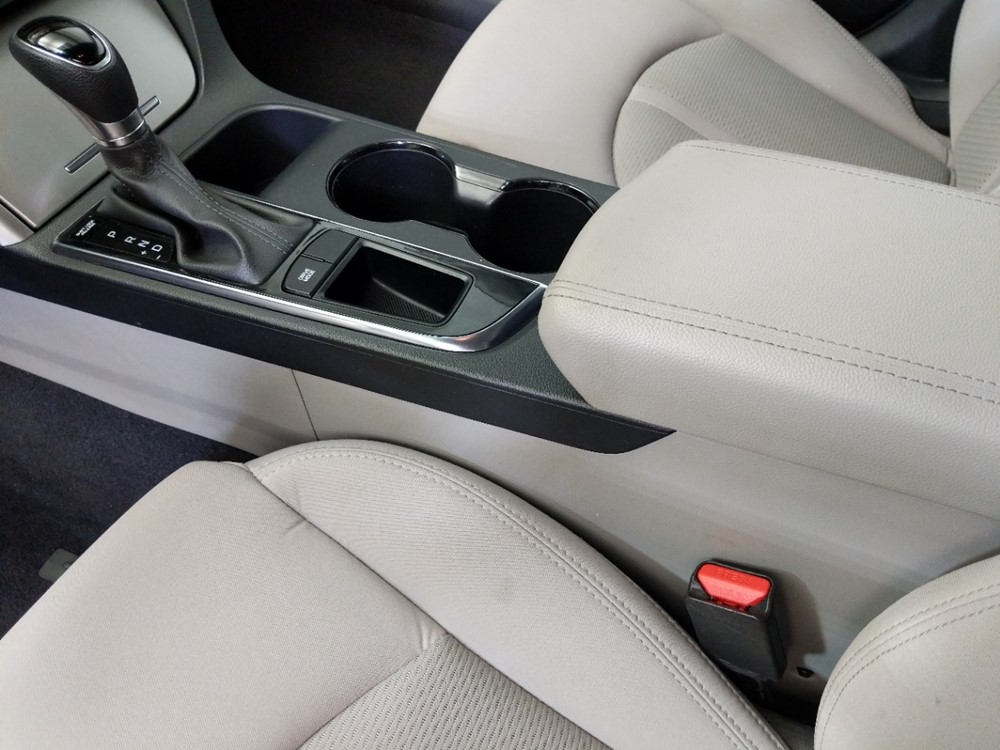 2017 Hyundai Sonata - Center Console/Cup Holders