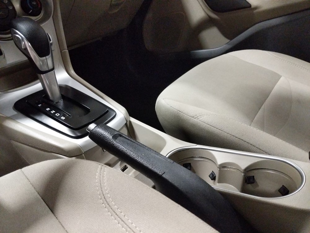 2017 Ford Fiesta - Center Console/Cup Holders