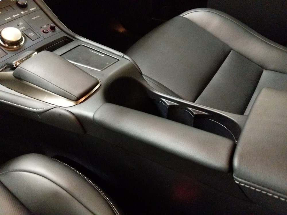 2015 Lexus CT 200h - Center Console/Cup Holders