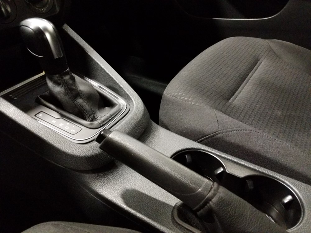 2016 Volkswagen Jetta - Center Console/Cup Holders