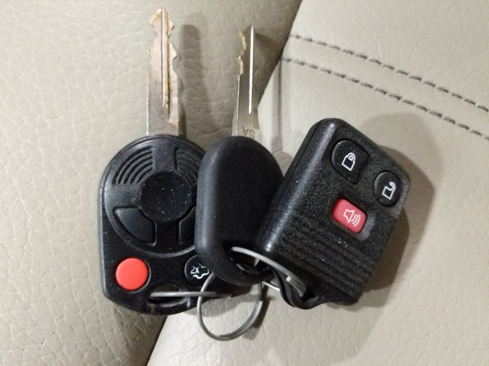 2009 Ford Edge - Keys