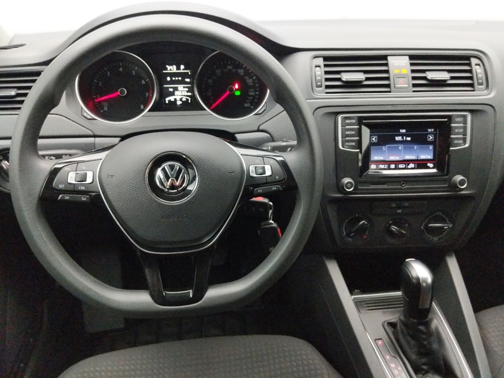 2016 Volkswagen Jetta - Driver Dash