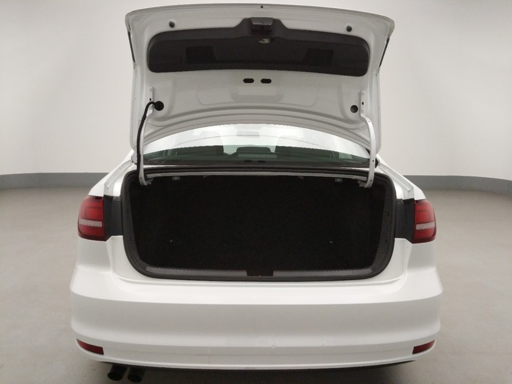 2016 Volkswagen Jetta - Trunk