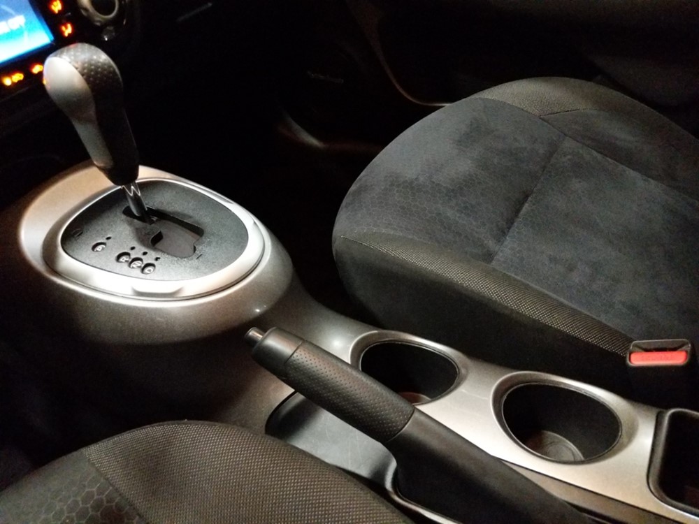 2013 Nissan JUKE - Center Console/Cup Holders