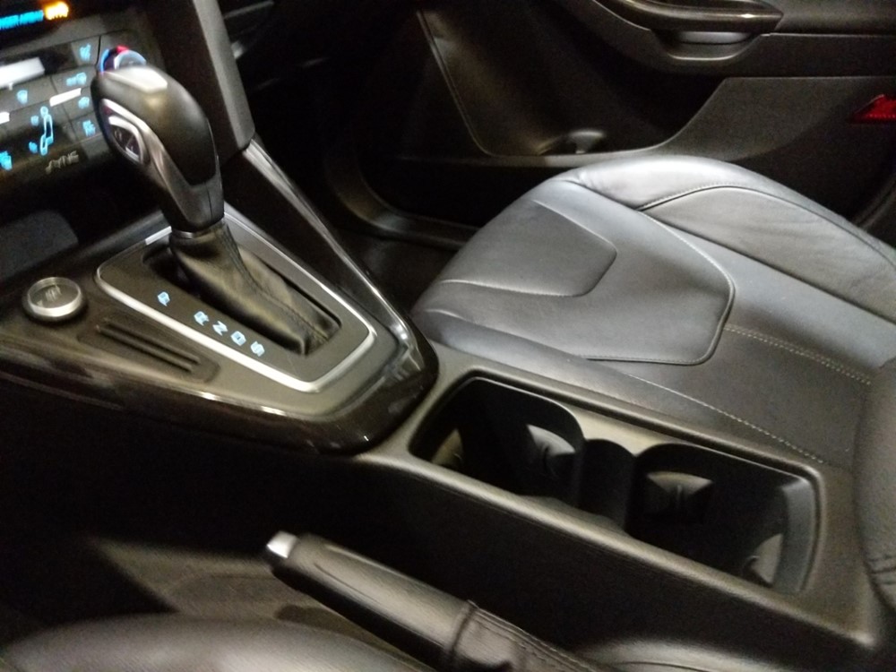 2015 Ford Focus - Center Console/Cup Holders