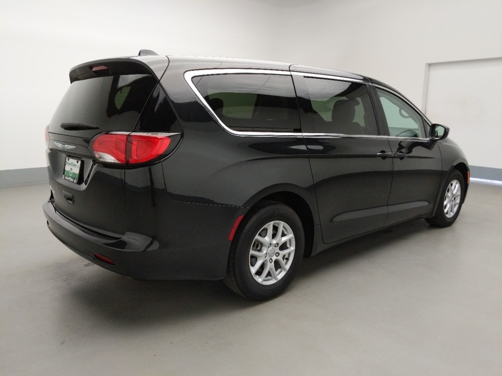2017 Chrysler Pacifica - Passenger Rear Side