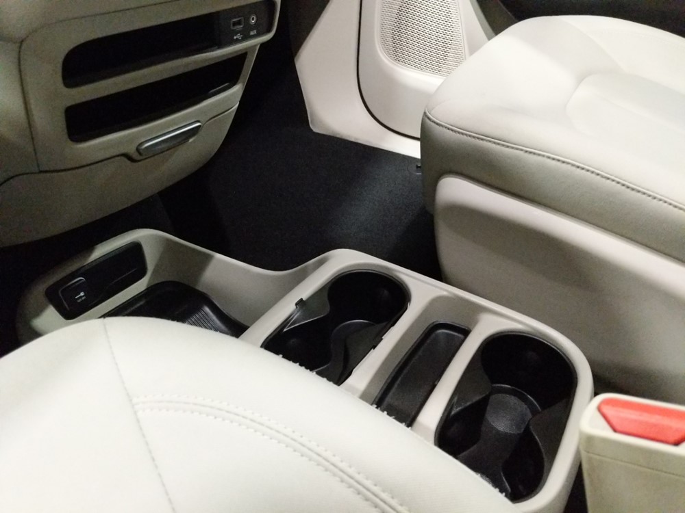 2017 Chrysler Pacifica - Center Console/Cup Holders
