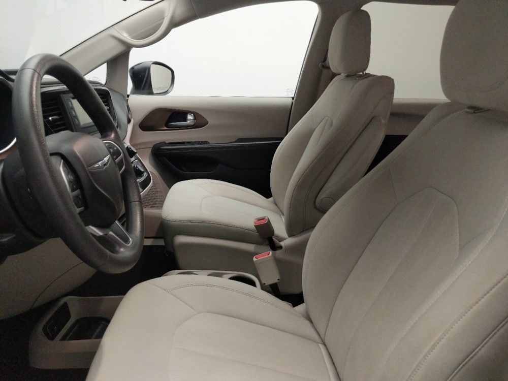 2017 Chrysler Pacifica - Driver Front Seat