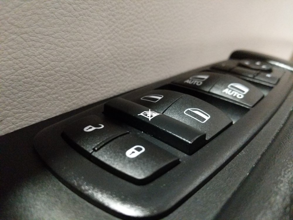 2017 Chrysler Pacifica - Driver Power Windows/Lock Control