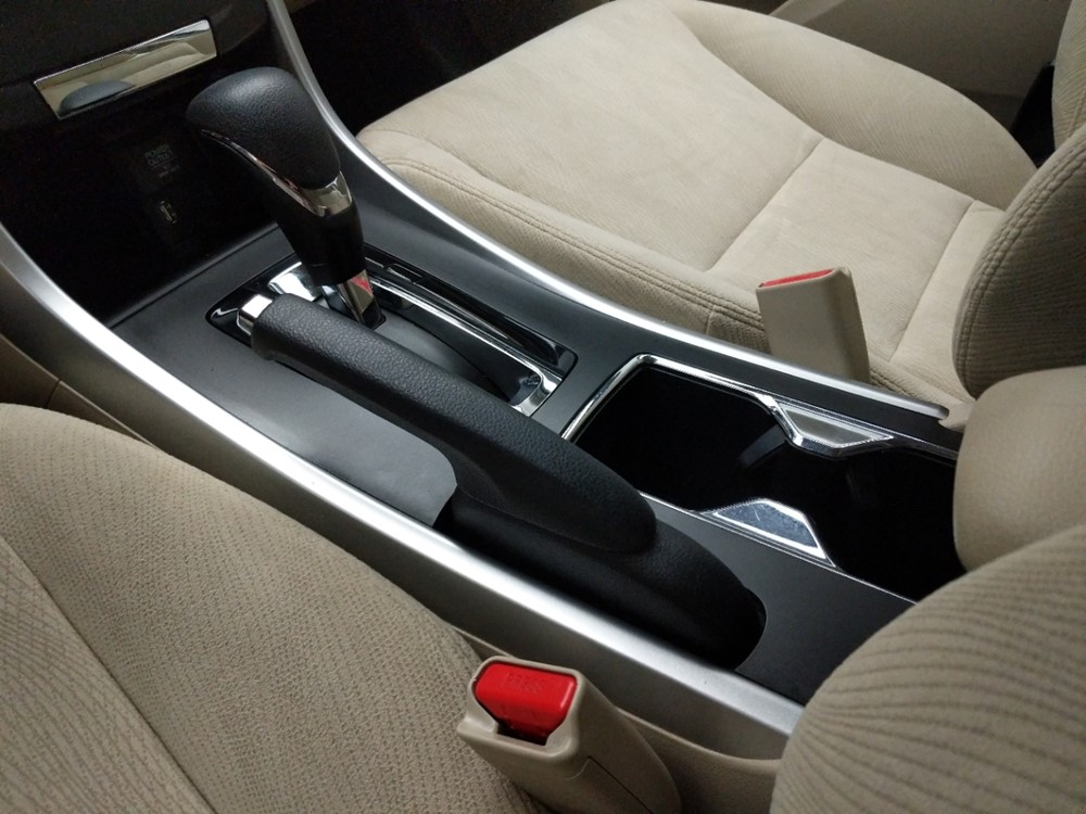 2015 Honda Accord - Center Console/Cup Holders