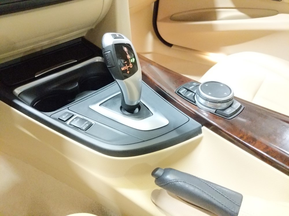 2015 BMW 328i - Center Console/Cup Holders