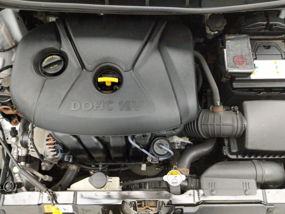 2013 Hyundai Elantra - Engine