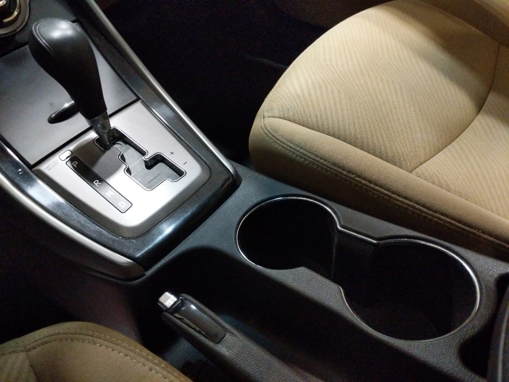 2013 Hyundai Elantra - Center Console/Cup Holders