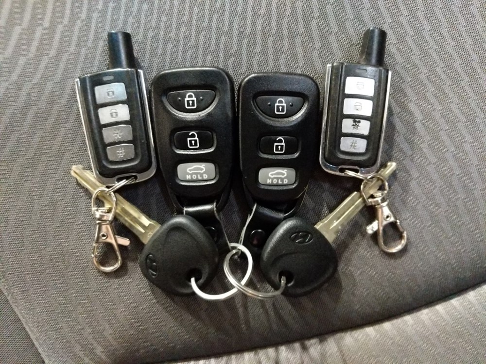 2016 Hyundai Elantra - Keys