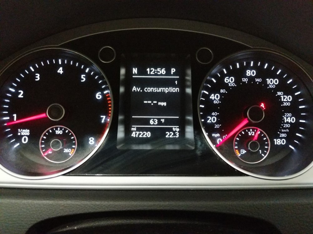 2014 Volkswagen CC - Odometer Close Up