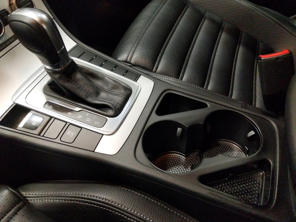 2014 Volkswagen CC - Center Console/Cup Holders