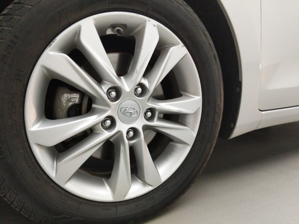 2014 Hyundai Elantra - Wheel