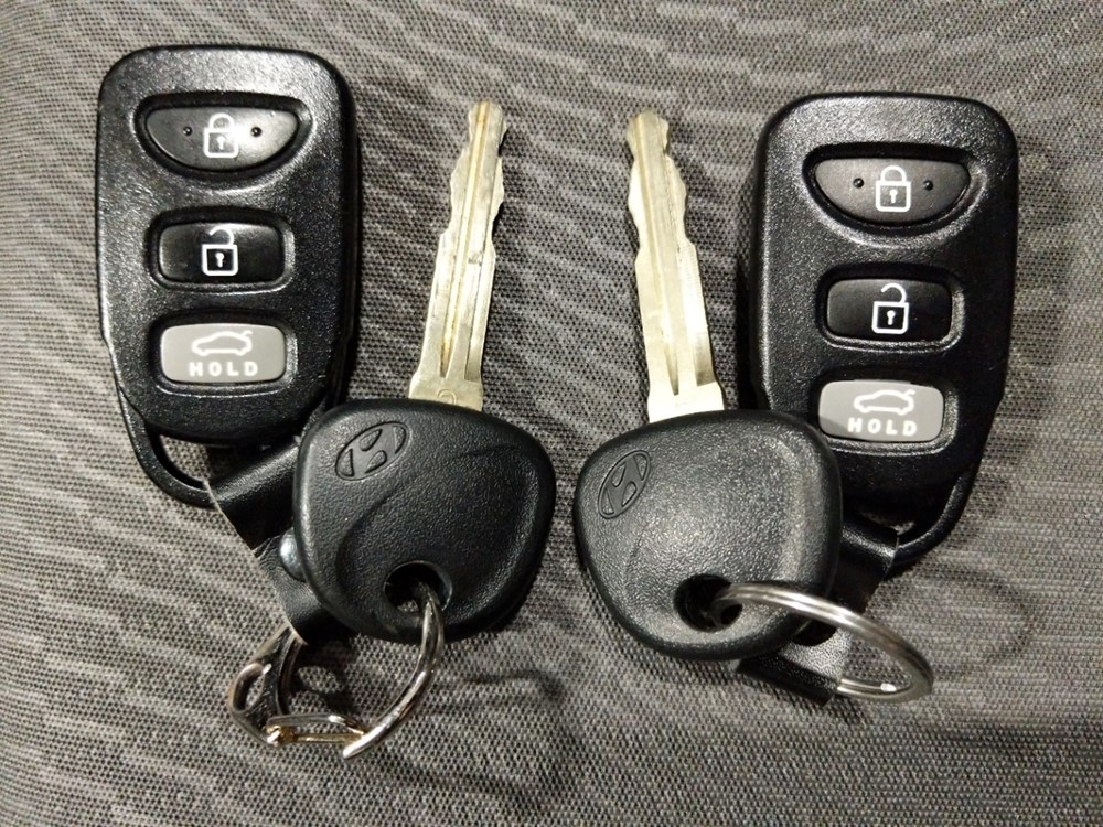 2016 Hyundai Elantra - Keys