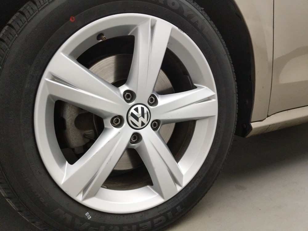 2015 Volkswagen Passat - Wheel
