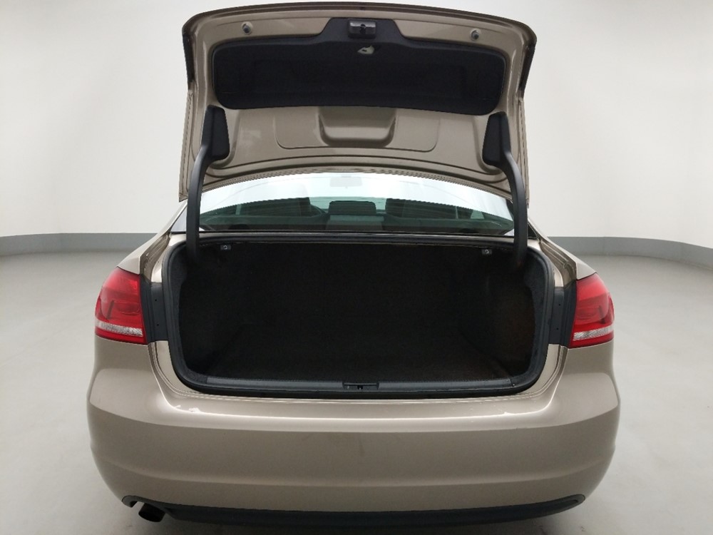 2015 Volkswagen Passat - Trunk