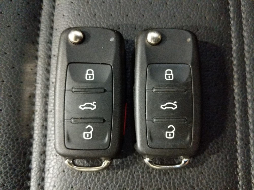 2015 Volkswagen Passat - Keys