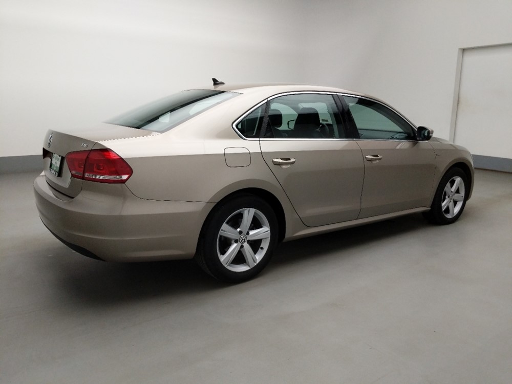 2015 Volkswagen Passat - Passenger Rear Side