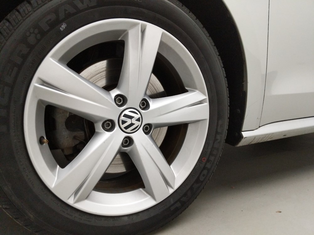 2015 Volkswagen Passat - Wheel