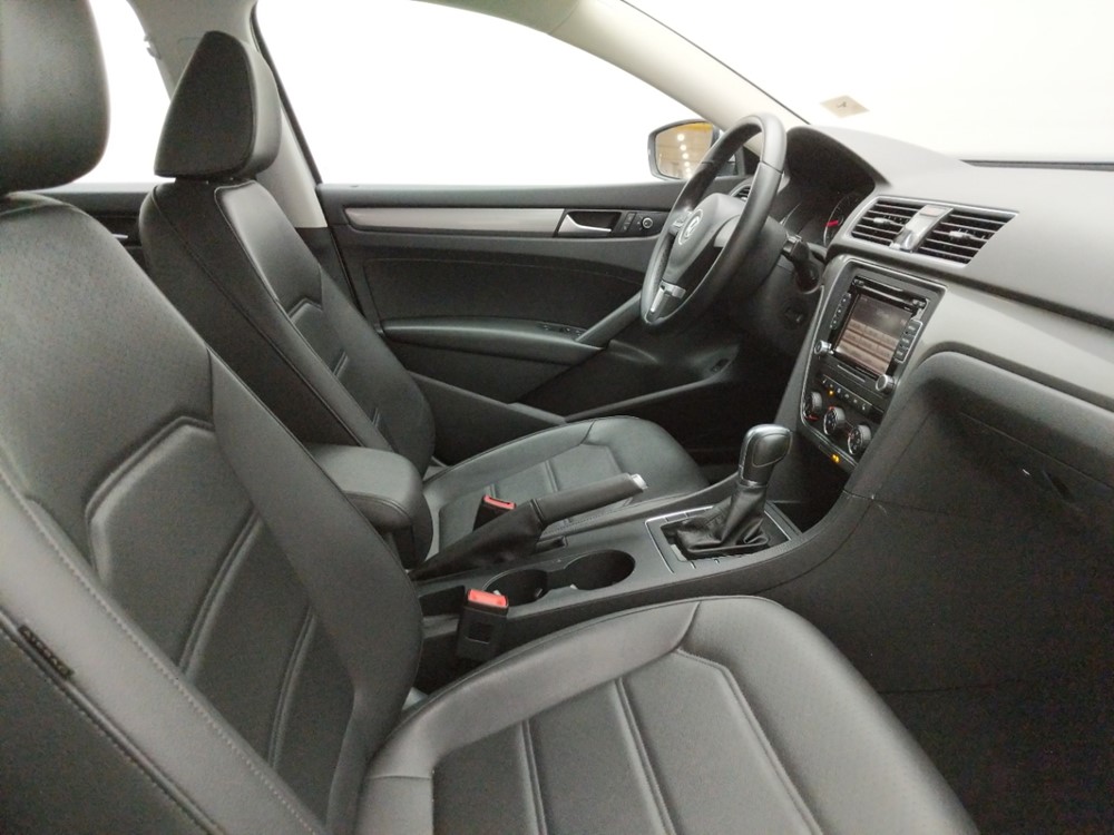 2015 Volkswagen Passat - Passenger Front Seat