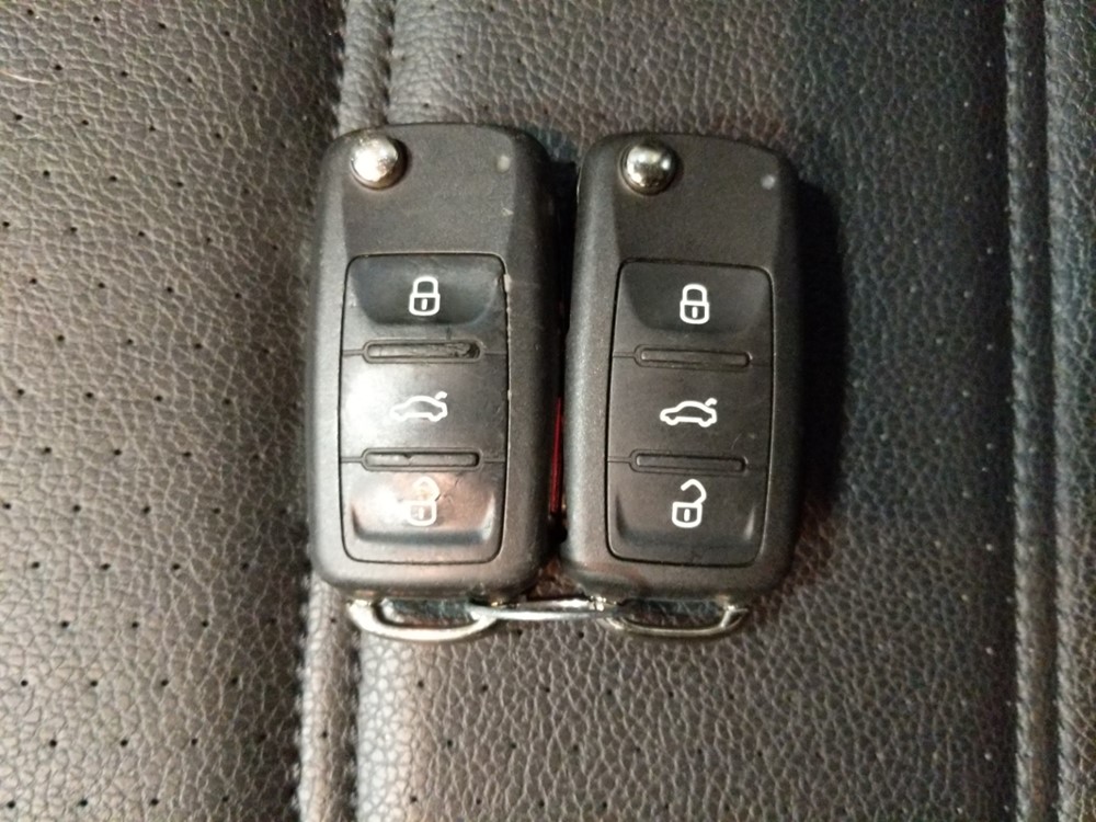 2015 Volkswagen Passat - Keys