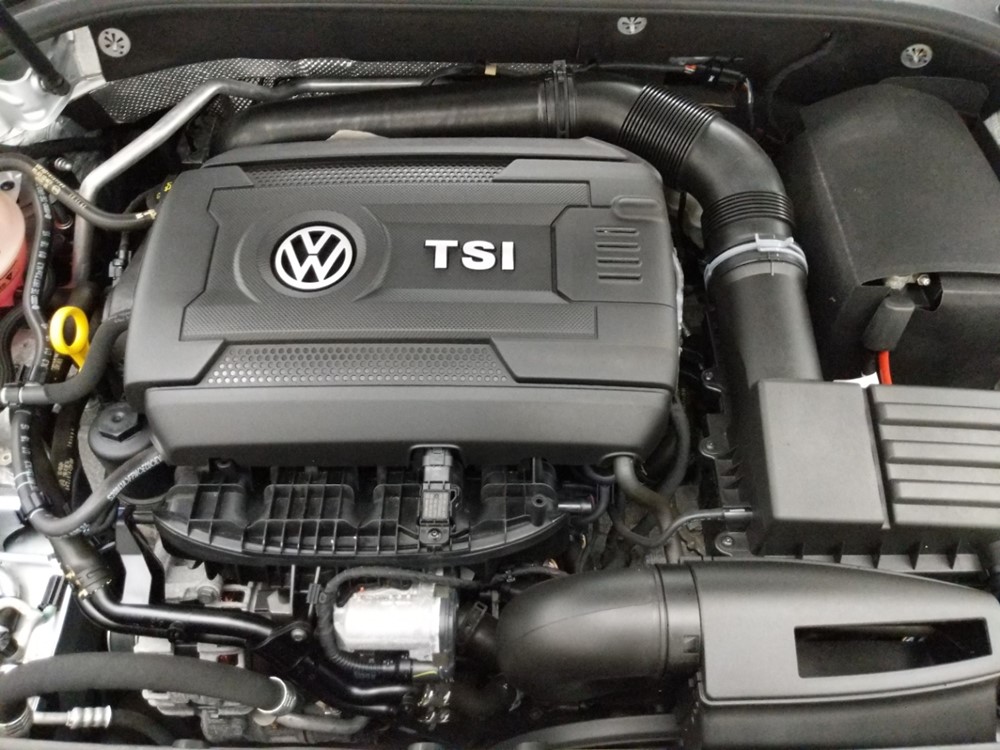 2015 Volkswagen Passat - Engine