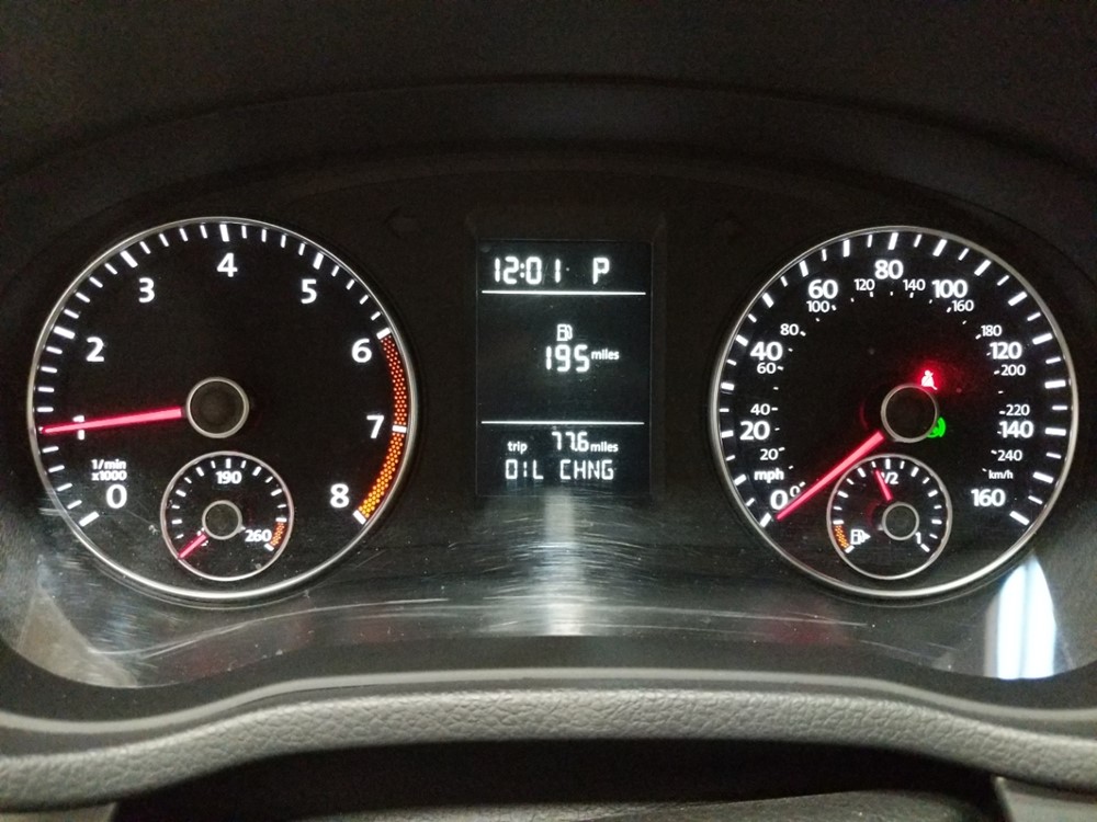 2015 Volkswagen Passat - Odometer Close Up